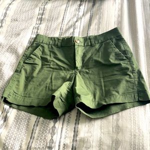 Green Old Navy mid rise Everyday Shorts